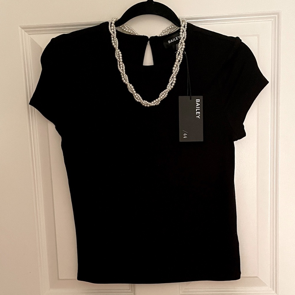 BAILEY 44 NWT Black Women's Top w/ Removable Twisted Pearl Detail. Size Medium